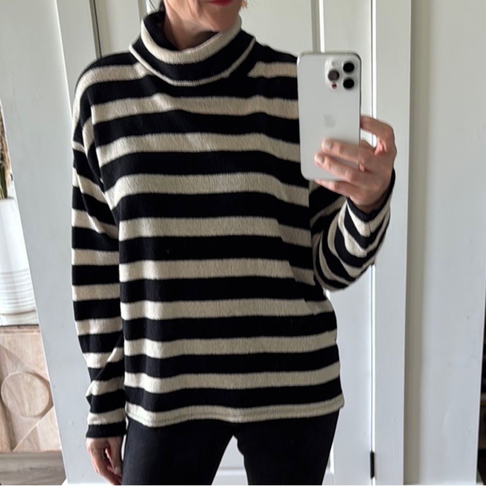 ZARA Black Cream Long Sleeve Sweater Funnel Neck Size Medium